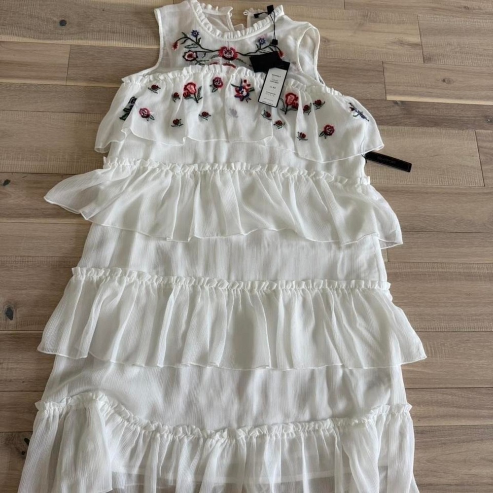 Max Studio white dress with floral embroidery and ruffles. Size: XS
